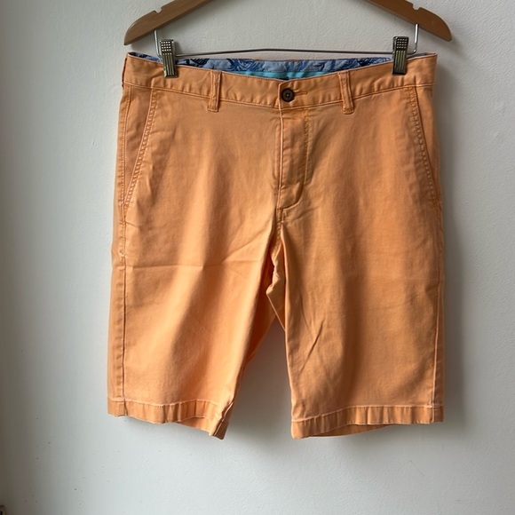 Tommy Bahama Men’s Chino Island Shorts Size 32 Waist in Distressed Look - Picture 1 of 9